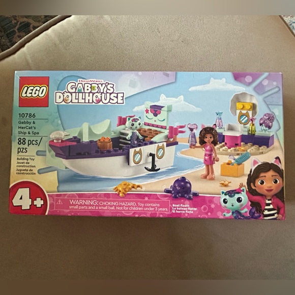 LEGO Gabby’s Dollhouse - Gabby & MerCat’s Ship & Spa - Picture 1 of 2